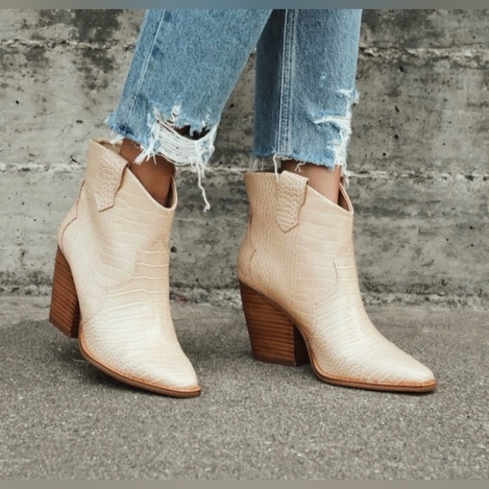 Chinese Laundry “Bonnie” booties - Beige size 5/35m